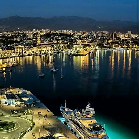 Luxury Viktoria Apartment