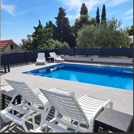 Luxury Viktoria Апартаменти *