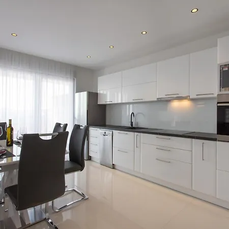 Luxury Viktoria Apartment